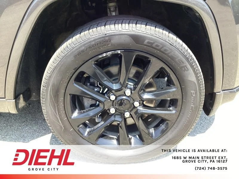 Used 2021 Gray Jeep Laredo X 4x4 image 9