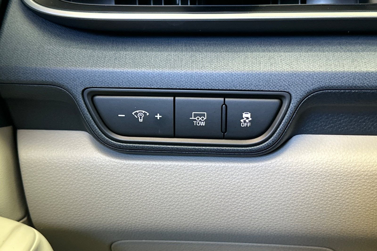 Used 2025 White Kia SX image 31
