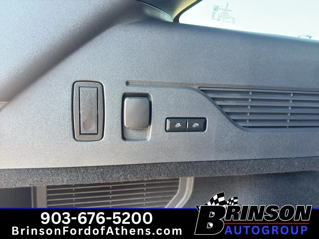 Used 2024 White Platinum Tri-Coat Metallic Lincoln Premiere image 11