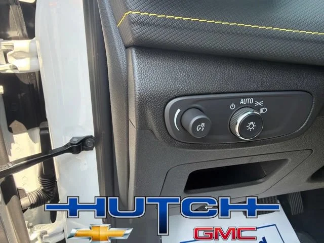 New 2026 Iridescent Pearl Tricoat Chevrolet ACTIV image 24