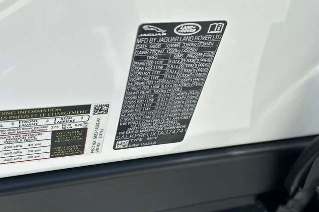 New 2026 Ostuni Pearl White Land Rover SE image 27