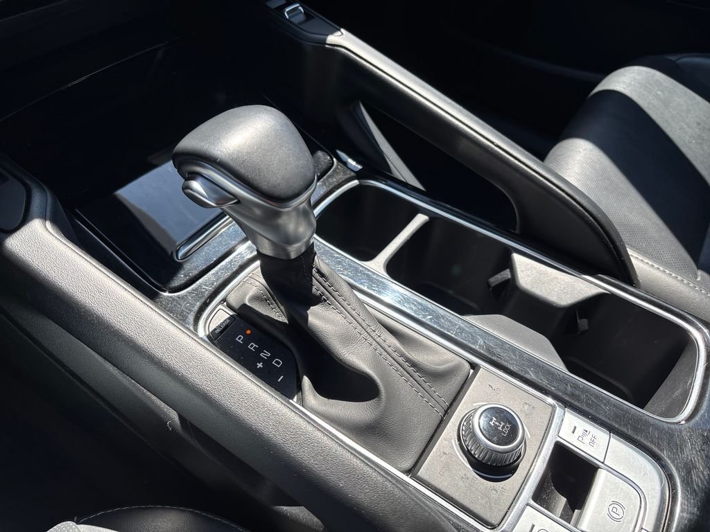 Used 2022 White Kia S image 40