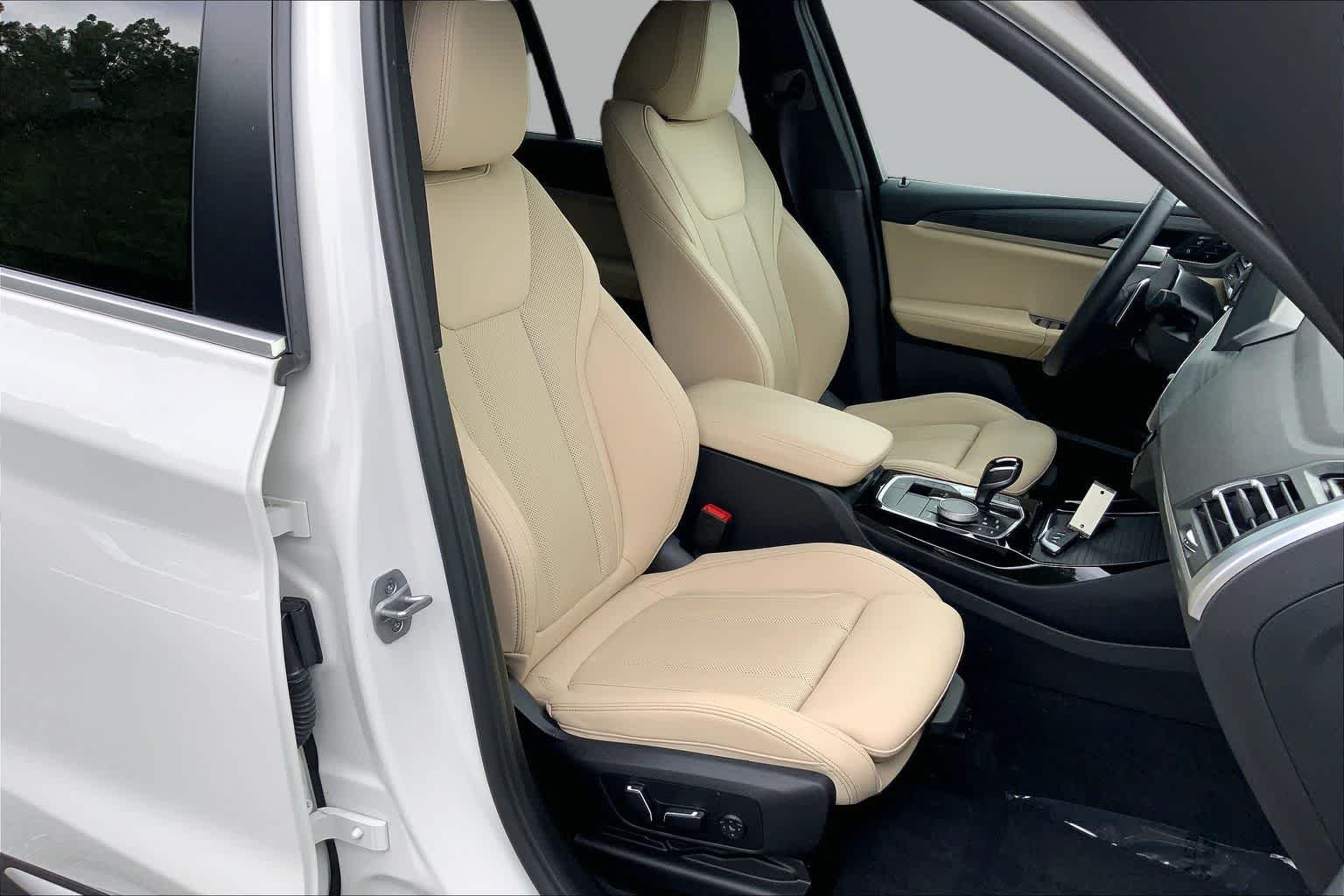 Used 2024 Alpine White BMW sDrive30i image 9