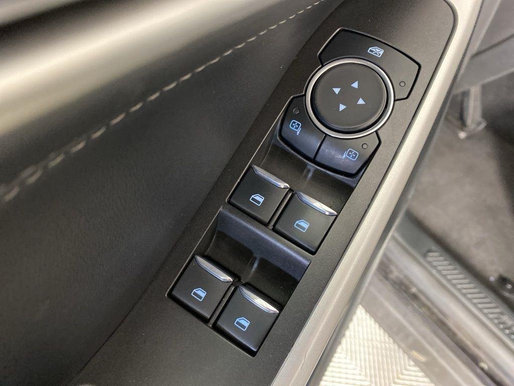 Used 2023 Black Metallic Ford XLT image 16