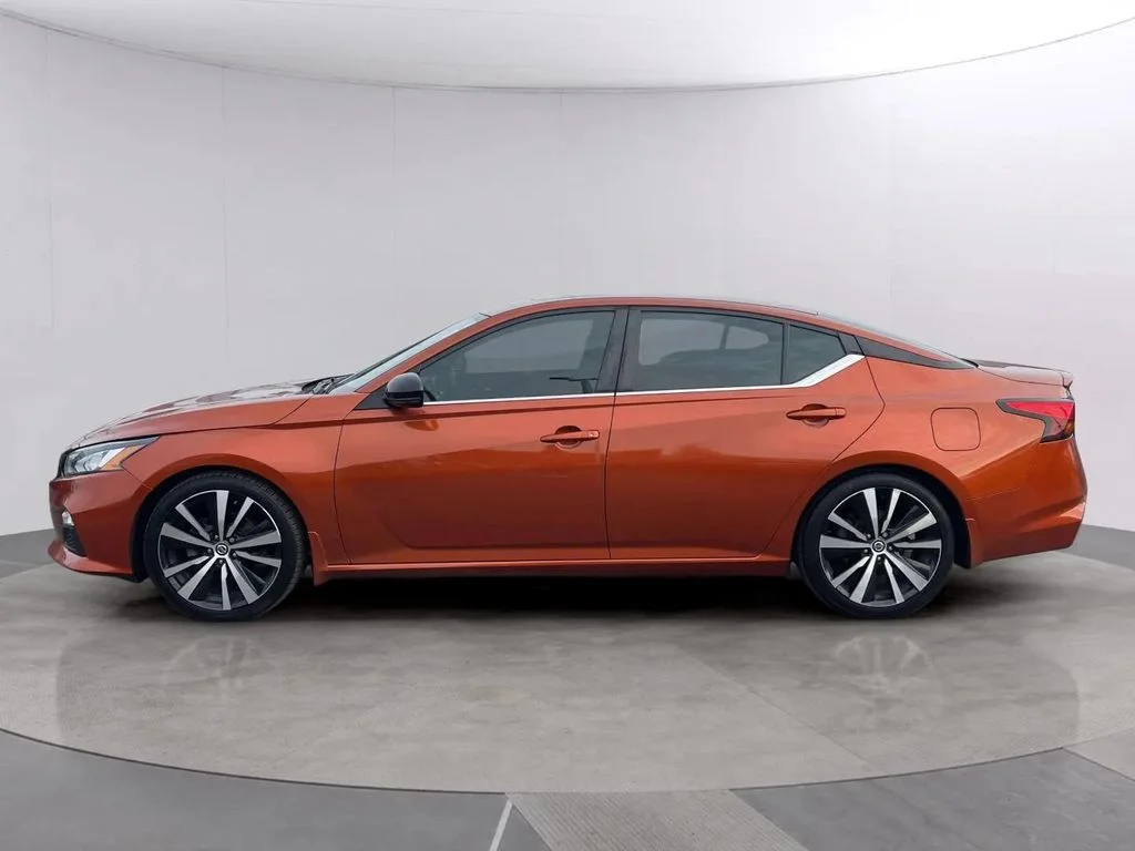 Used 2019 Nissan Altima SR with VIN 1N4BL4CV0KC220373 for sale in Racine, WI