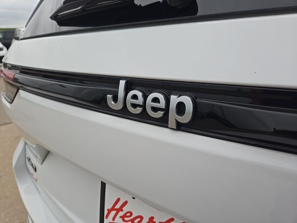 Used 2022 White Jeep Summit Reserve image 23