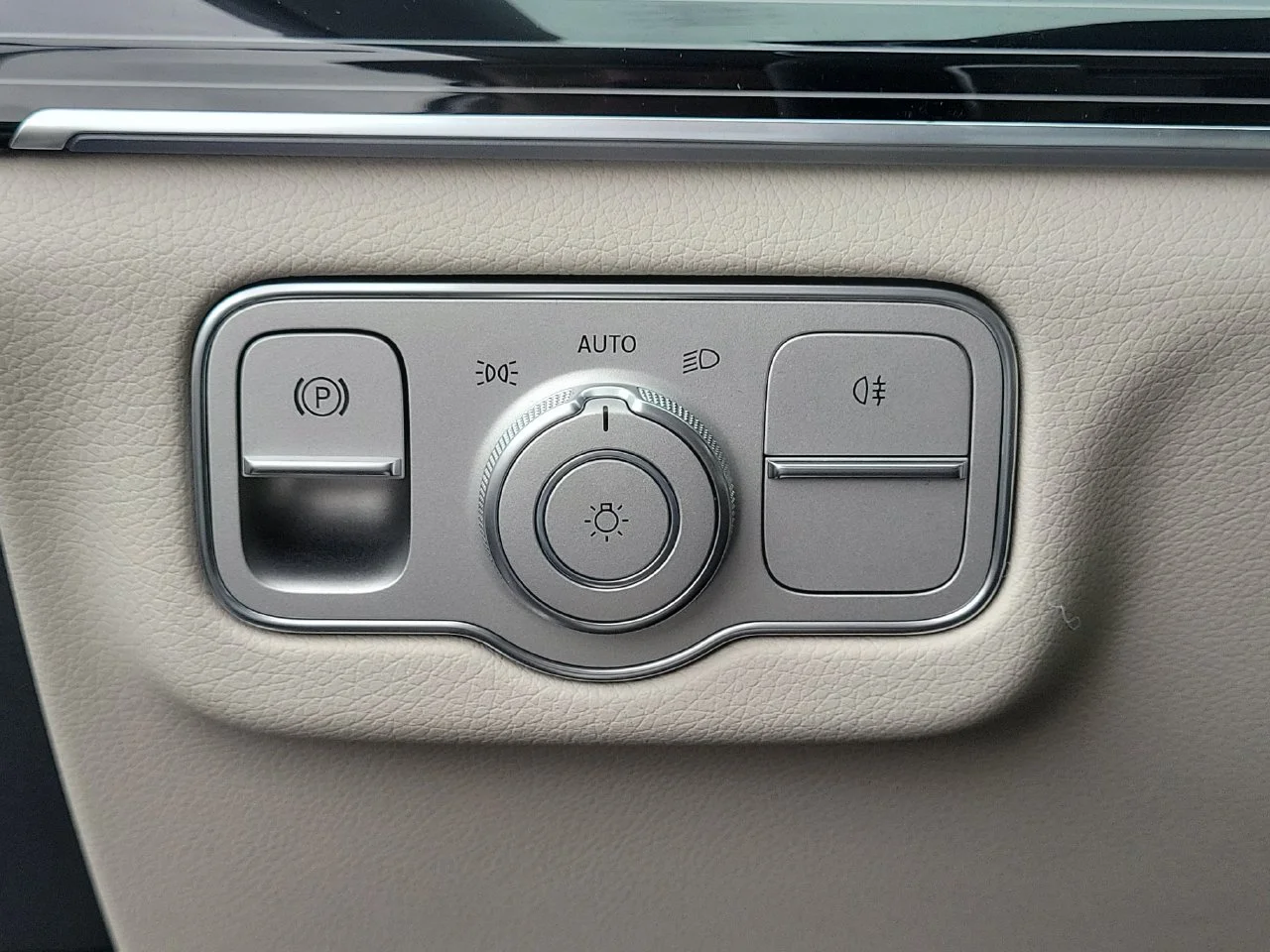 New 2027 MANUFAKTUR Moonlight White Metallic Mercedes-Benz GLS 450 image 24
