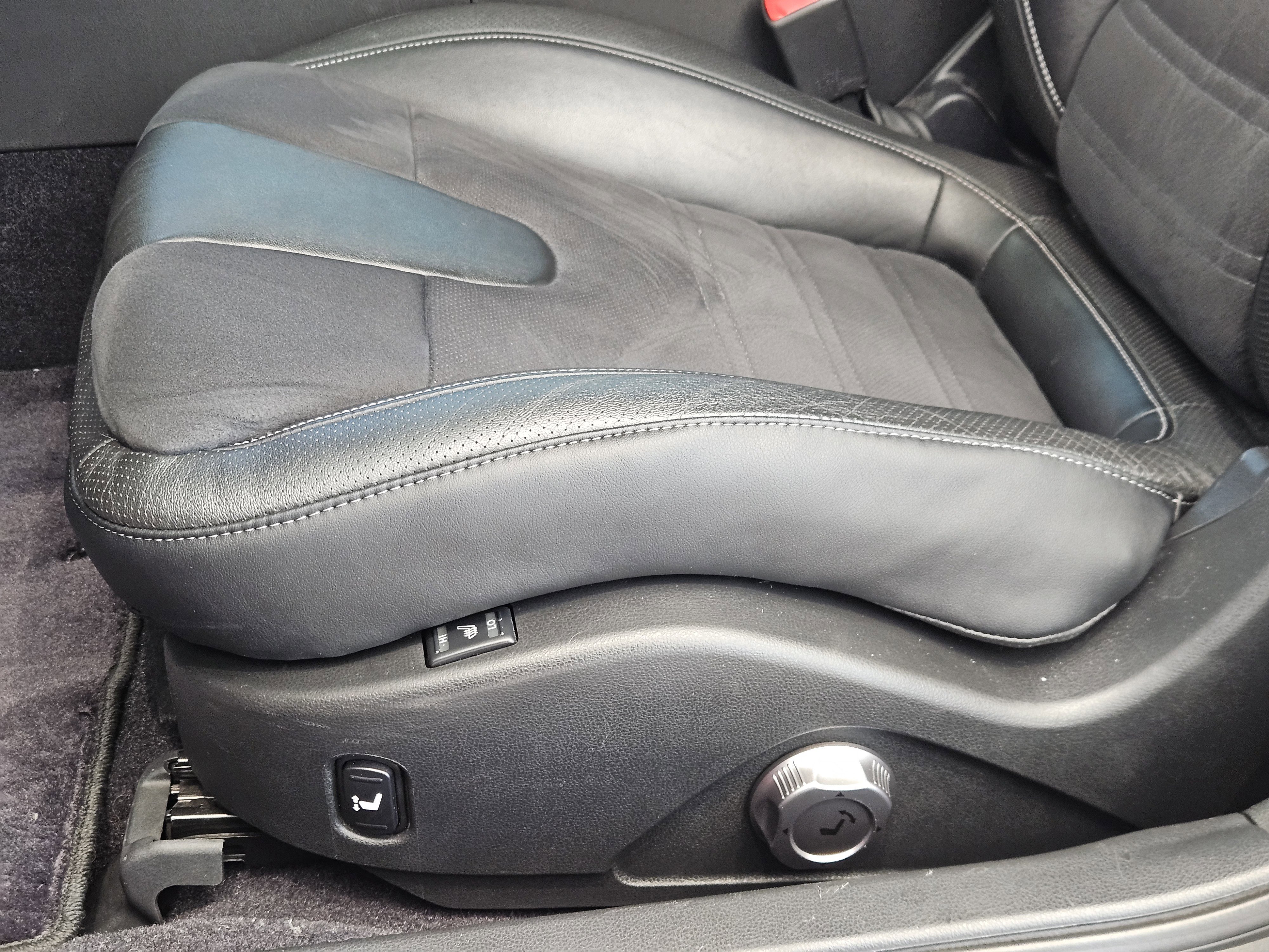 Used 2014  Nissan Premium image 27