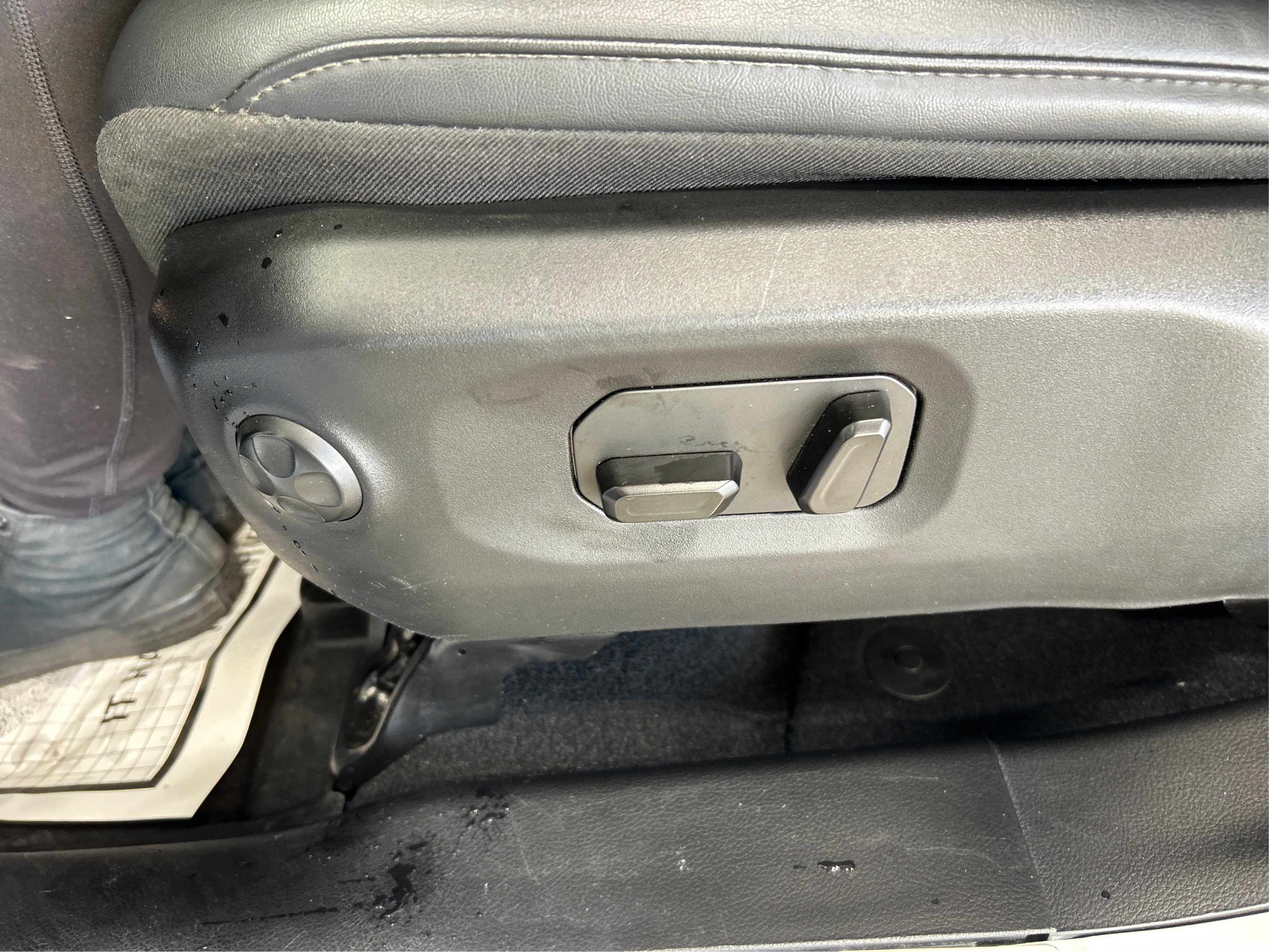 Used 2024 White Jeep Rubicon image 18