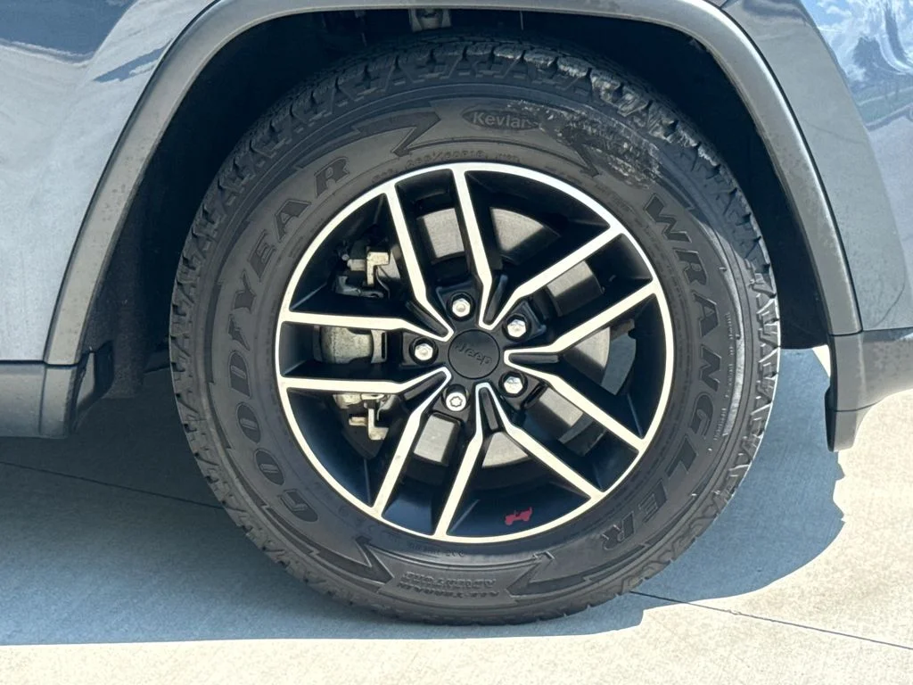 Used 2021 Slate Blue Jeep Trailhawk image 11