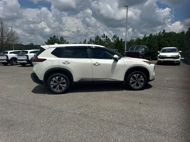 Used 2023 White Nissan SV image 3