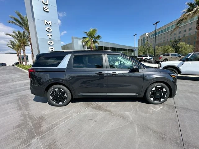 2026 Kia Sedona EX's photo