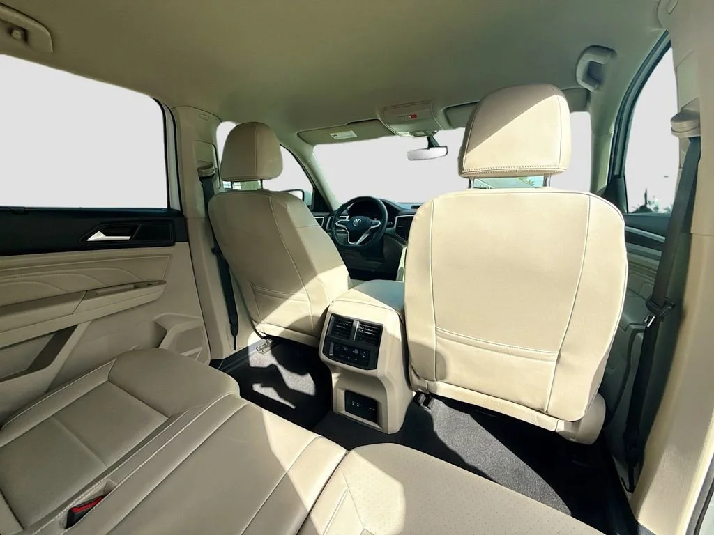 Used 2023 Pure White Volkswagen 3.6L V6 SE w/Technology image 30