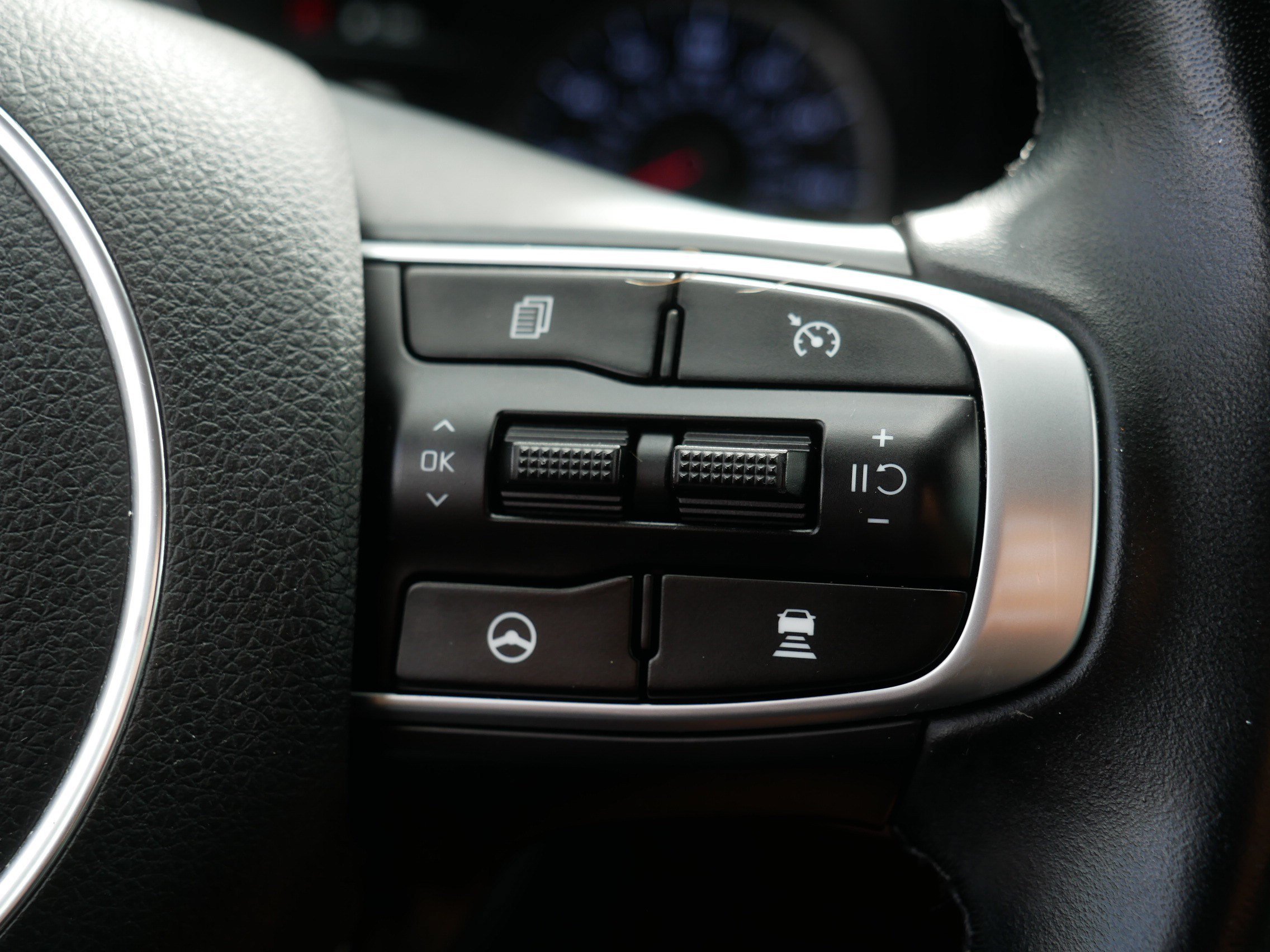 Certified Used 2022 Glacial White Pearl Kia EX image 29