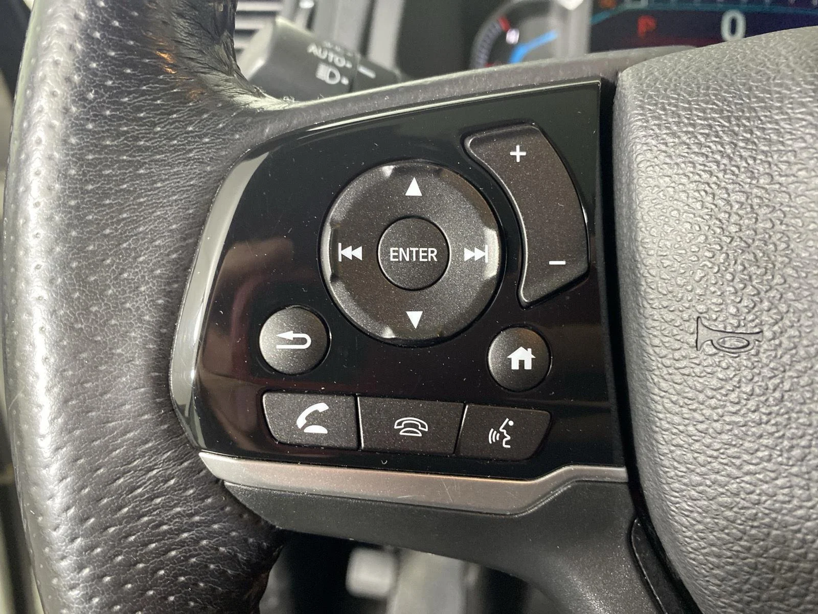 Used 2019 White Diamond Pearl Honda Touring image 16