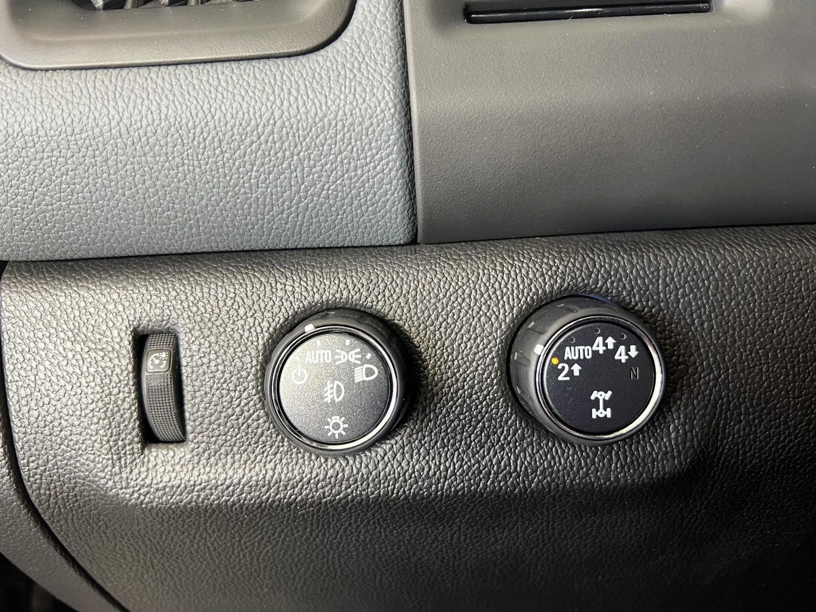 Used 2019 Pacific Blue Metallic Chevrolet Z71 image 9