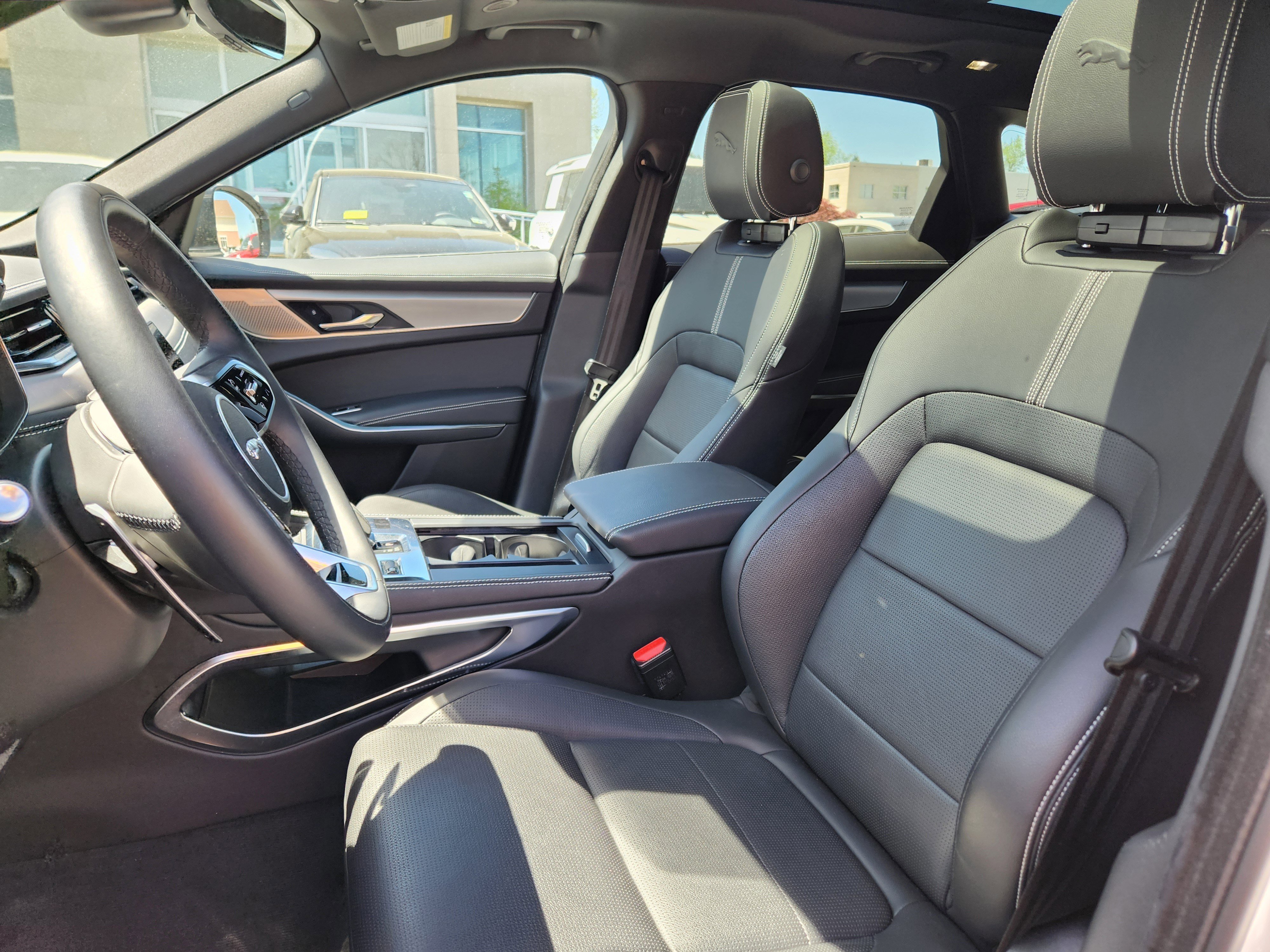 2024 Jaguar F-PACE R-Dynamic S - Photo 10