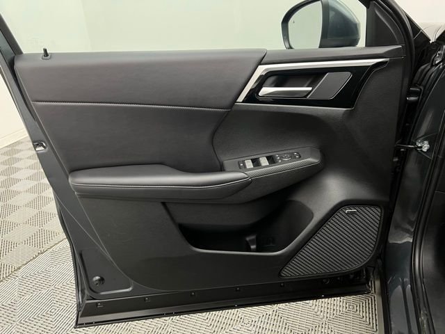 Used 2025 Moonstone Gray Metallic/Black Roof Mitsubishi SE image 39