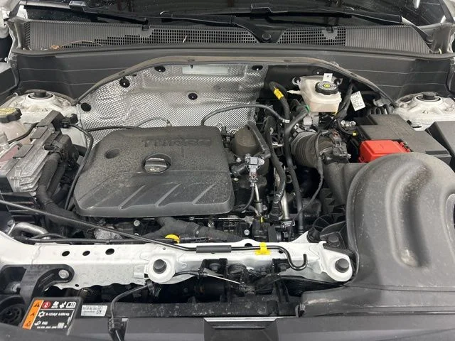 Used 2025 White Chevrolet LT image 25