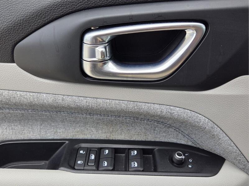 Used 2022 Crystal Metallic JEEP LATITUDE 4X4 image 22