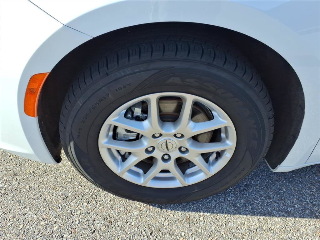 Used 2024 White Chrysler Touring L image 11