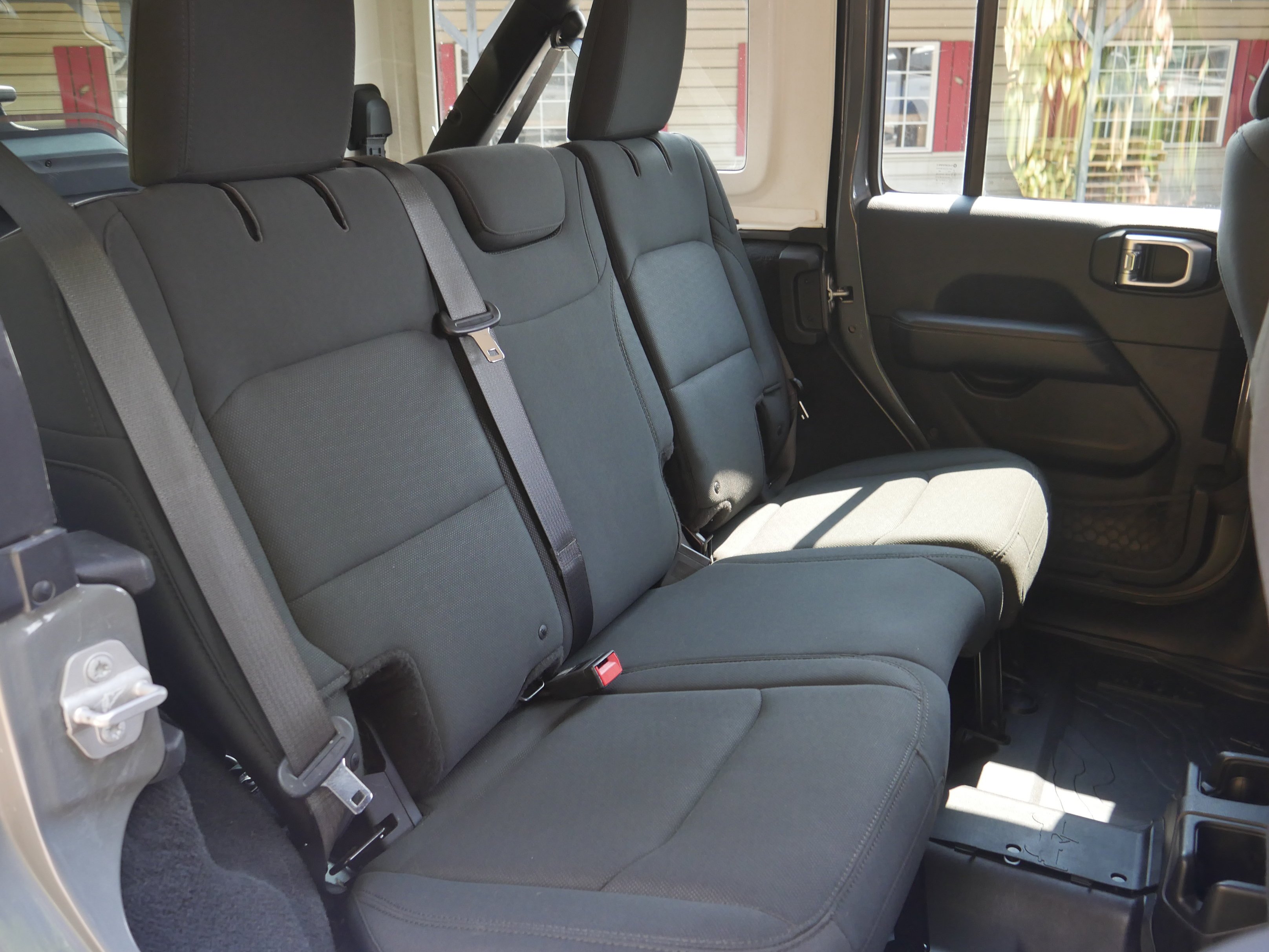Used 2018 Sting Gray Clearcoat Jeep Sahara image 27