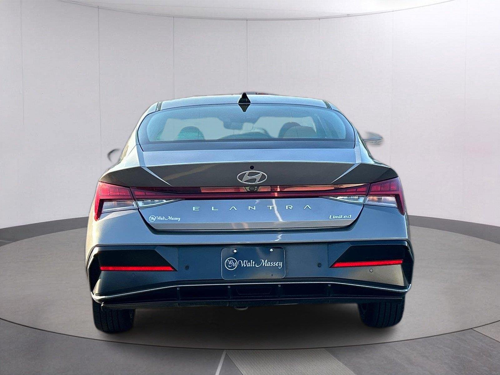 Used 2024 Fluid Metal Hyundai Limited image 4