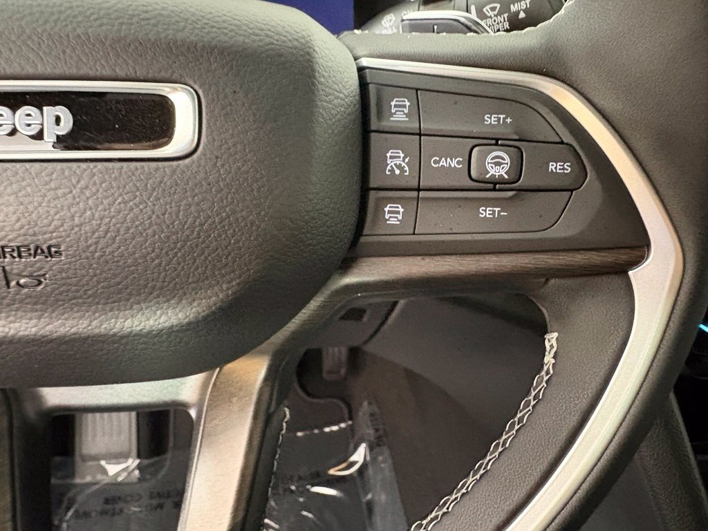 New 2027 Sting-Gray Clear-Coat Paint Jeep Altitude image 25