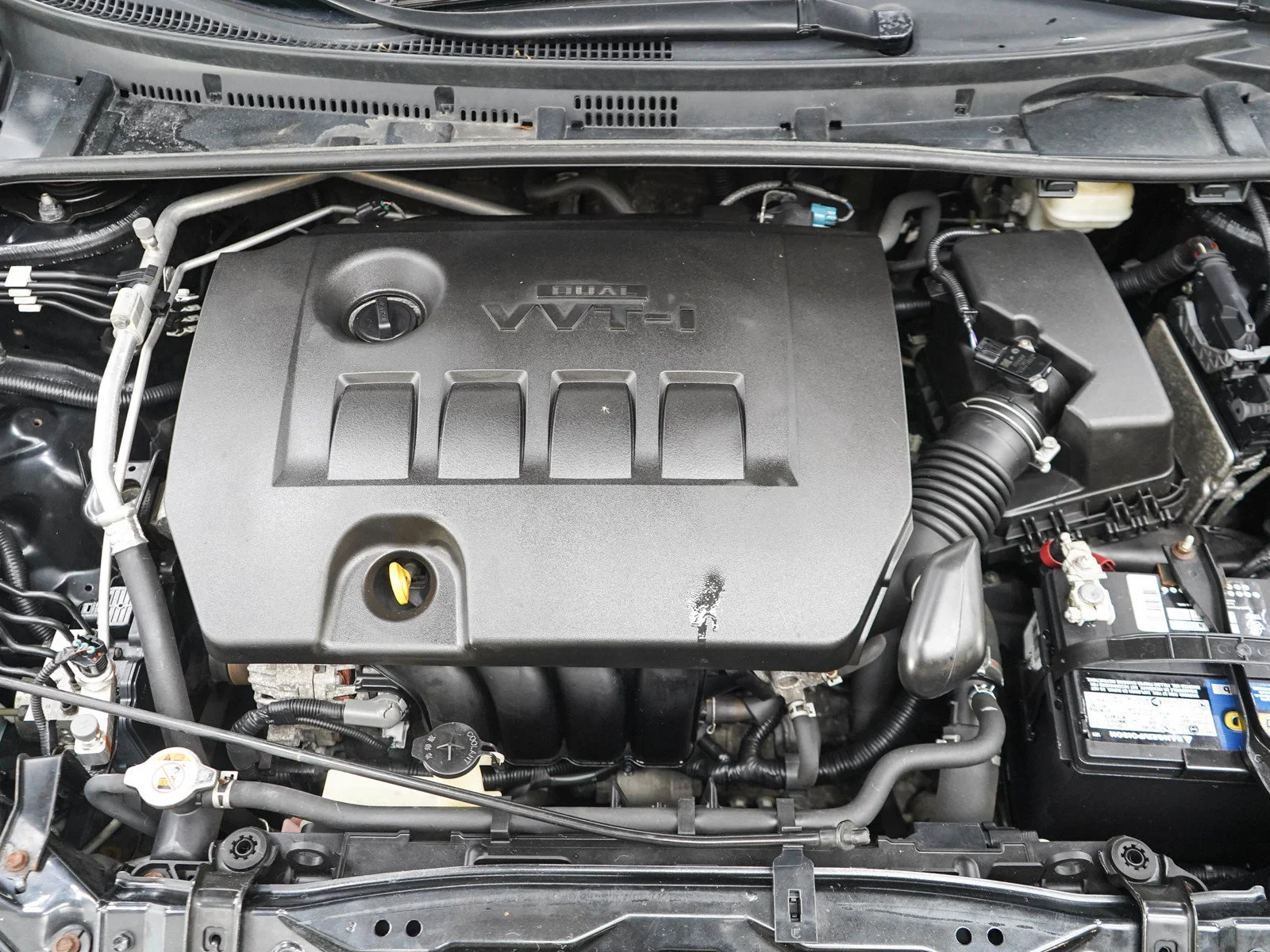 Used 2018  Toyota LE image 27