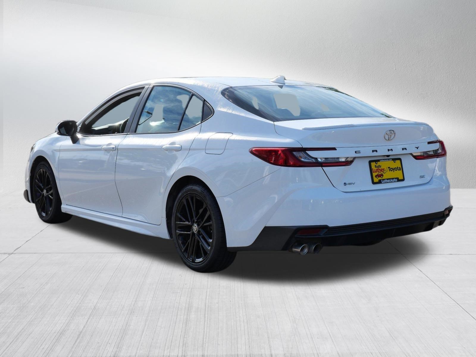 Used 2025 Ice Cap Toyota SE image 5