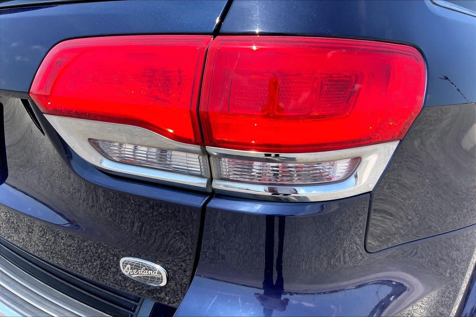 Used 2015 True Blue Pearlcoat Jeep Overland image 38