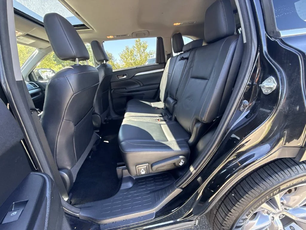 Used 2015 Black Toyota XLE V6 image 24