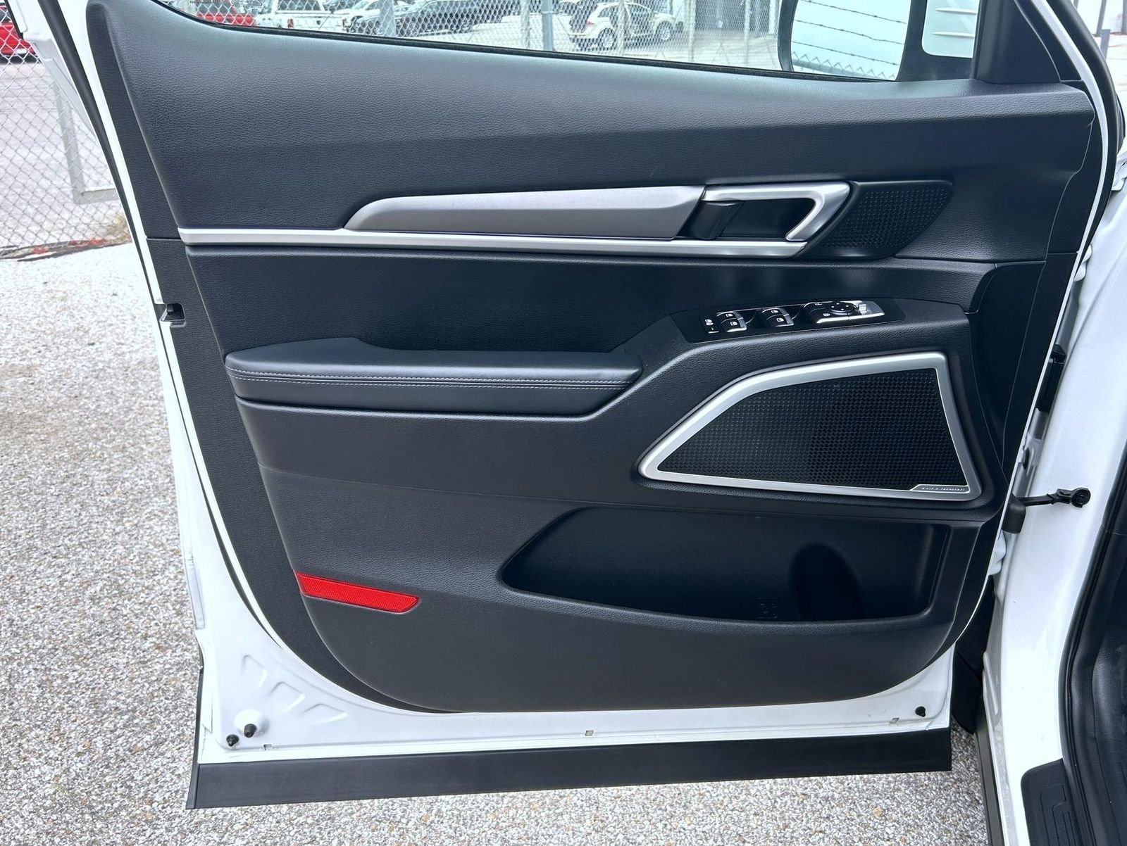 Used 2020 White Kia S image 9