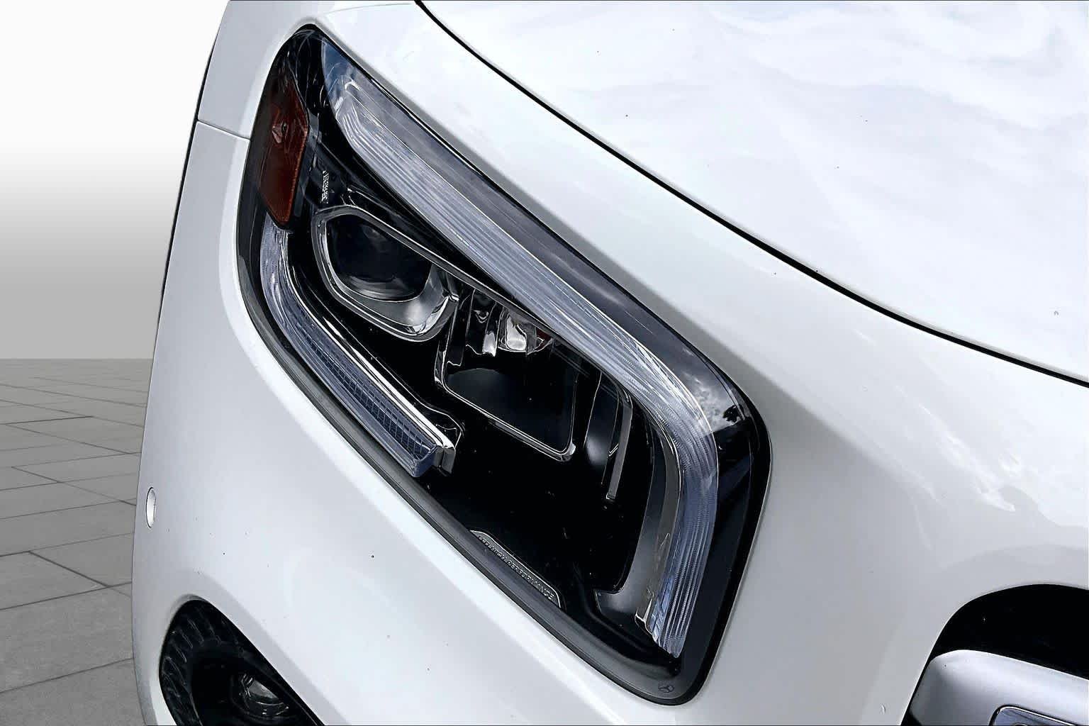 Used 2022 Polar White Mercedes-Benz GLB 250 image 28