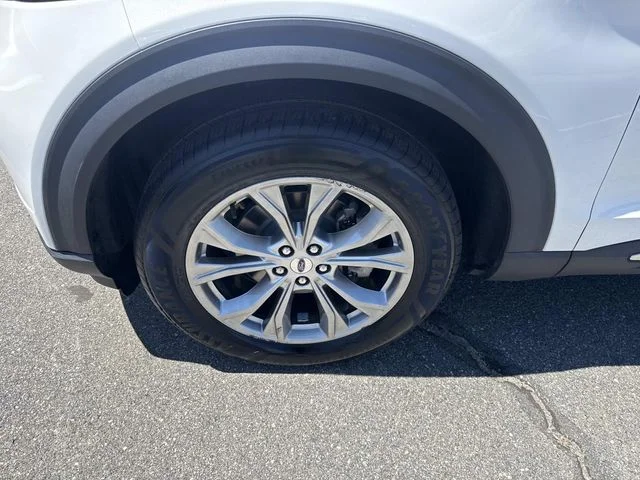 Used 2022 White Ford Limited image 13
