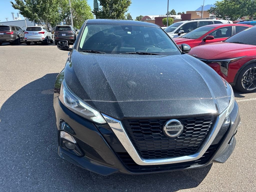 Used 2019 Black Nissan 2.5 SV image 4