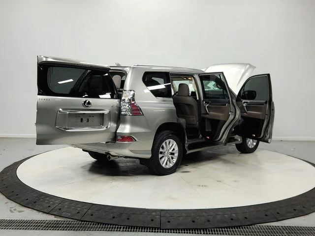 Used 2023 Silver Lexus 460 image 16