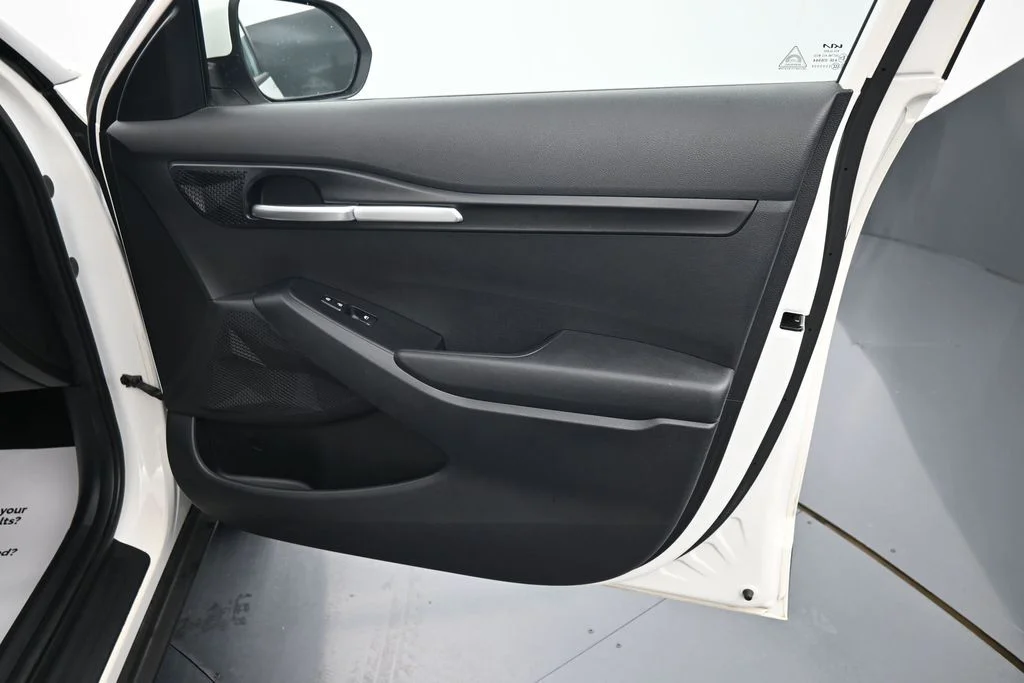 Used 2022 White Kia LX image 12