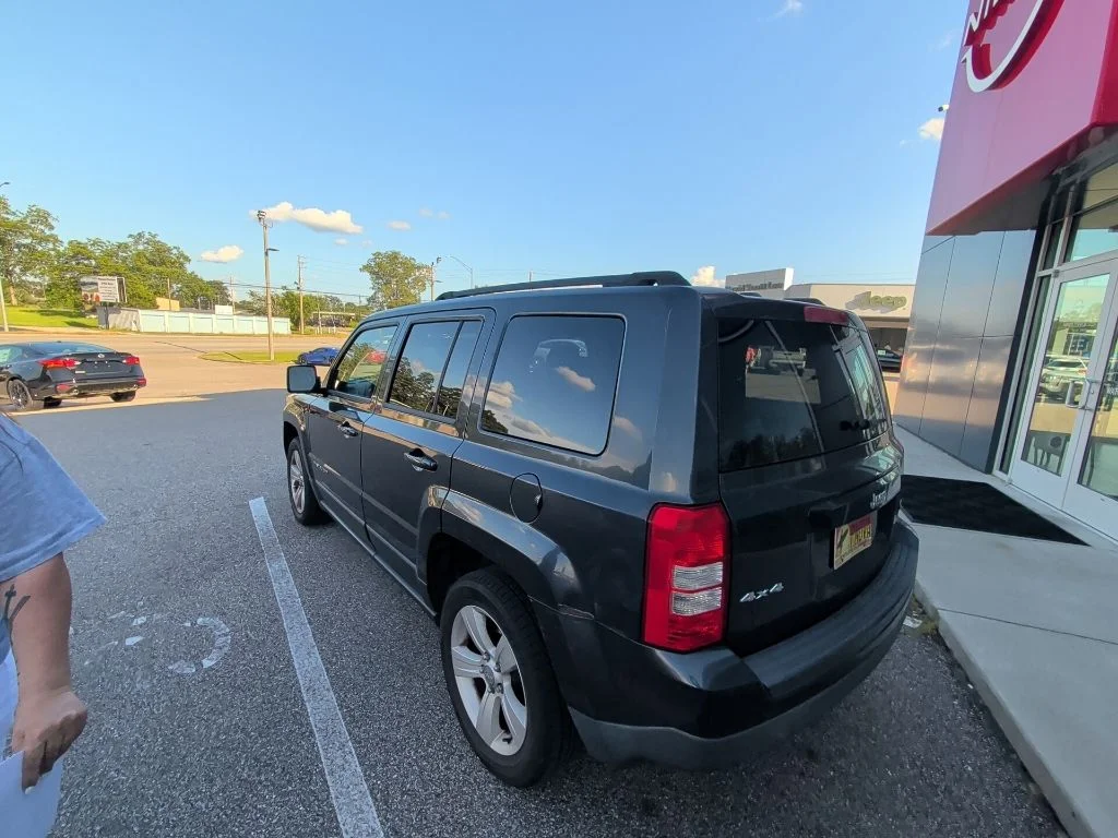 Used 2014 Gray Jeep Latitude image 3