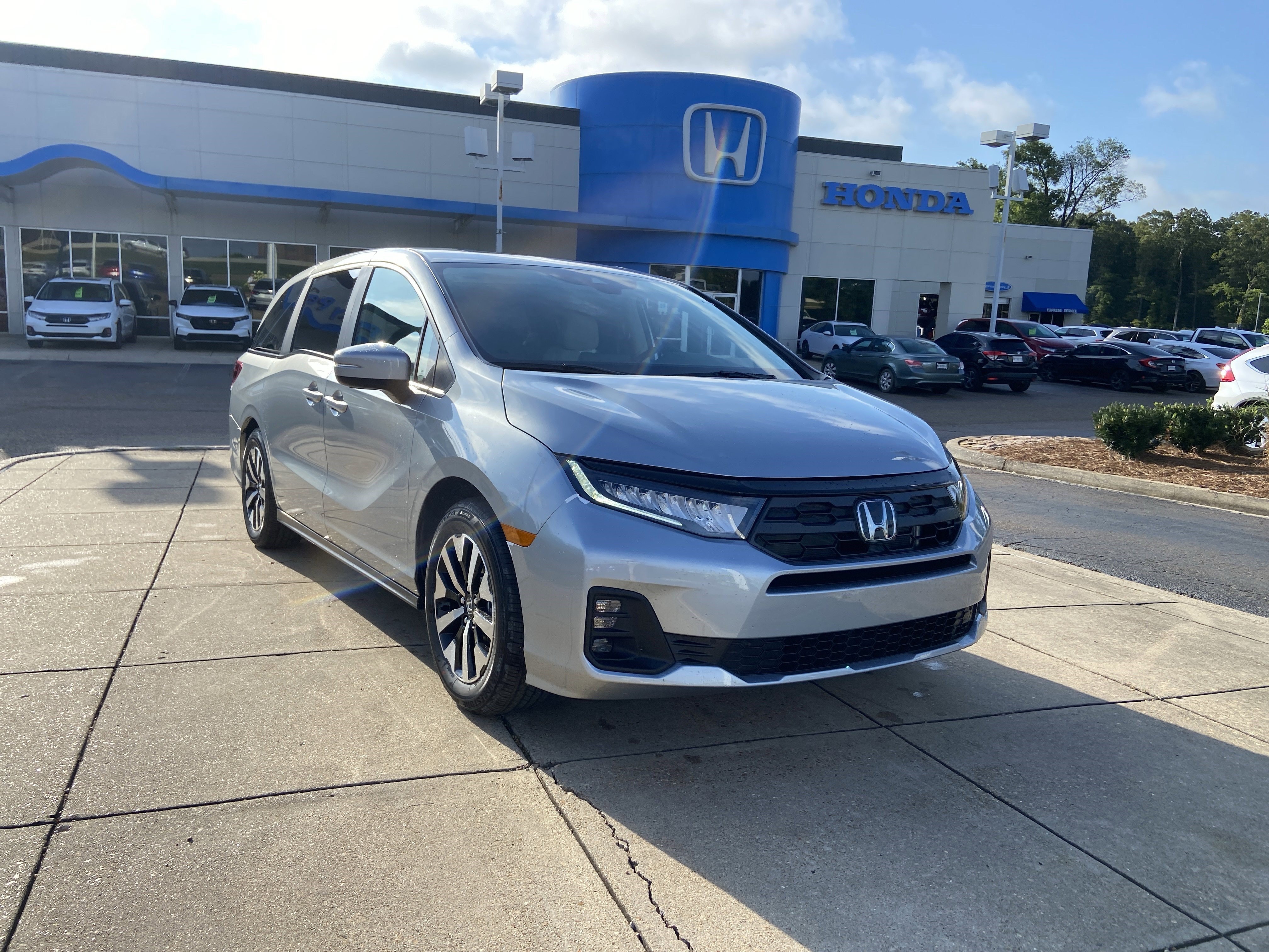New 2026 Solar Silver Metallic Honda EX-L image 2