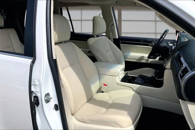 Used 2023 White Lexus 460 image 7