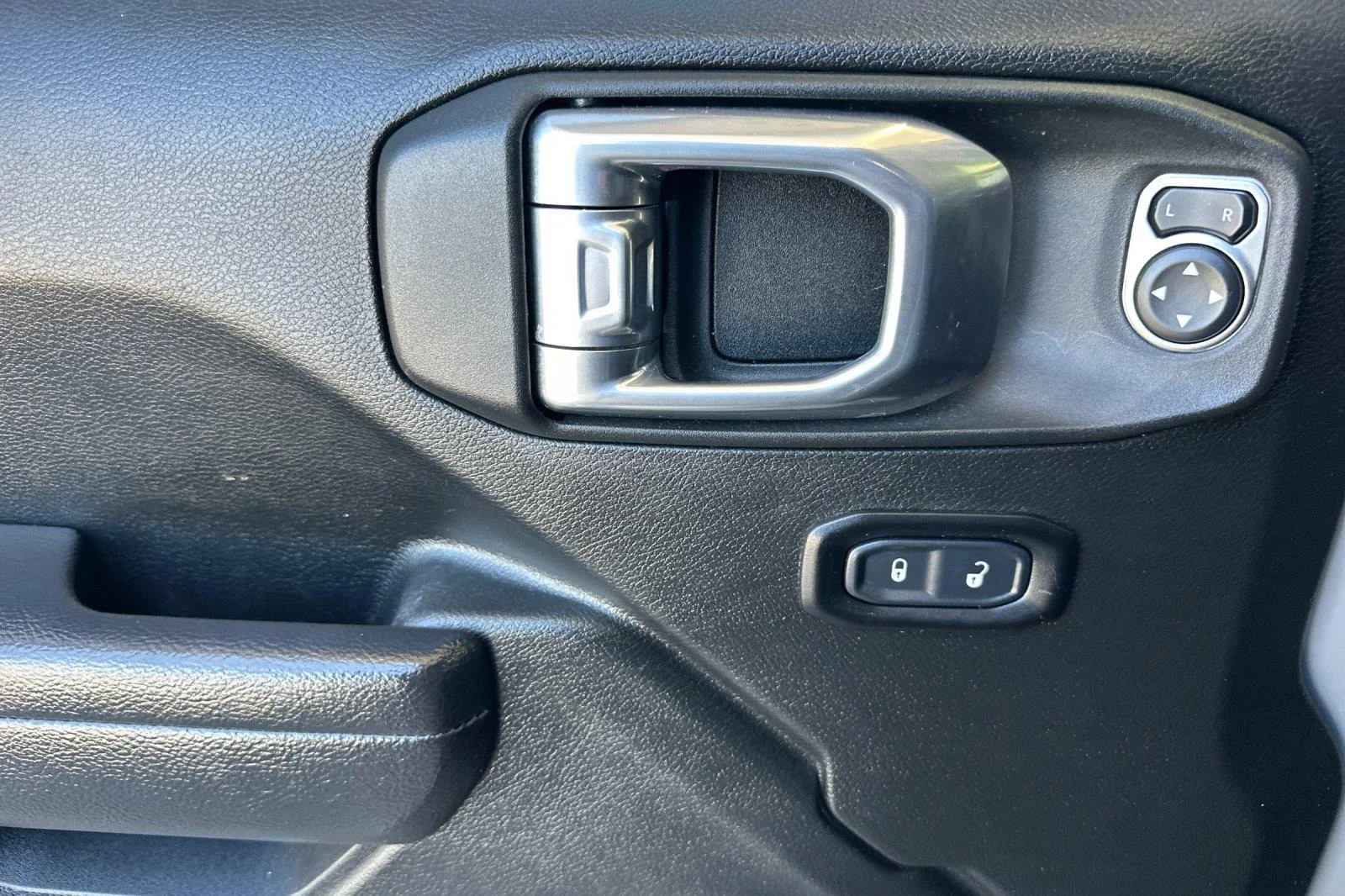 Used 2022 Sting-Gray Clearcoat Jeep Rubicon image 11