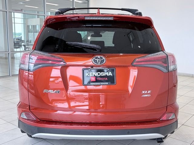 Used 2016 Red Toyota XLE image 8