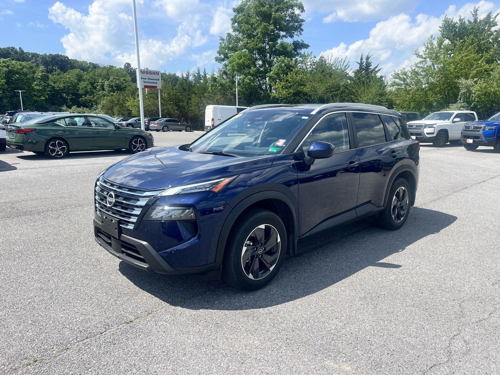 Used 2025 Deep Ocean Blue Pearl Nissan SV image 3