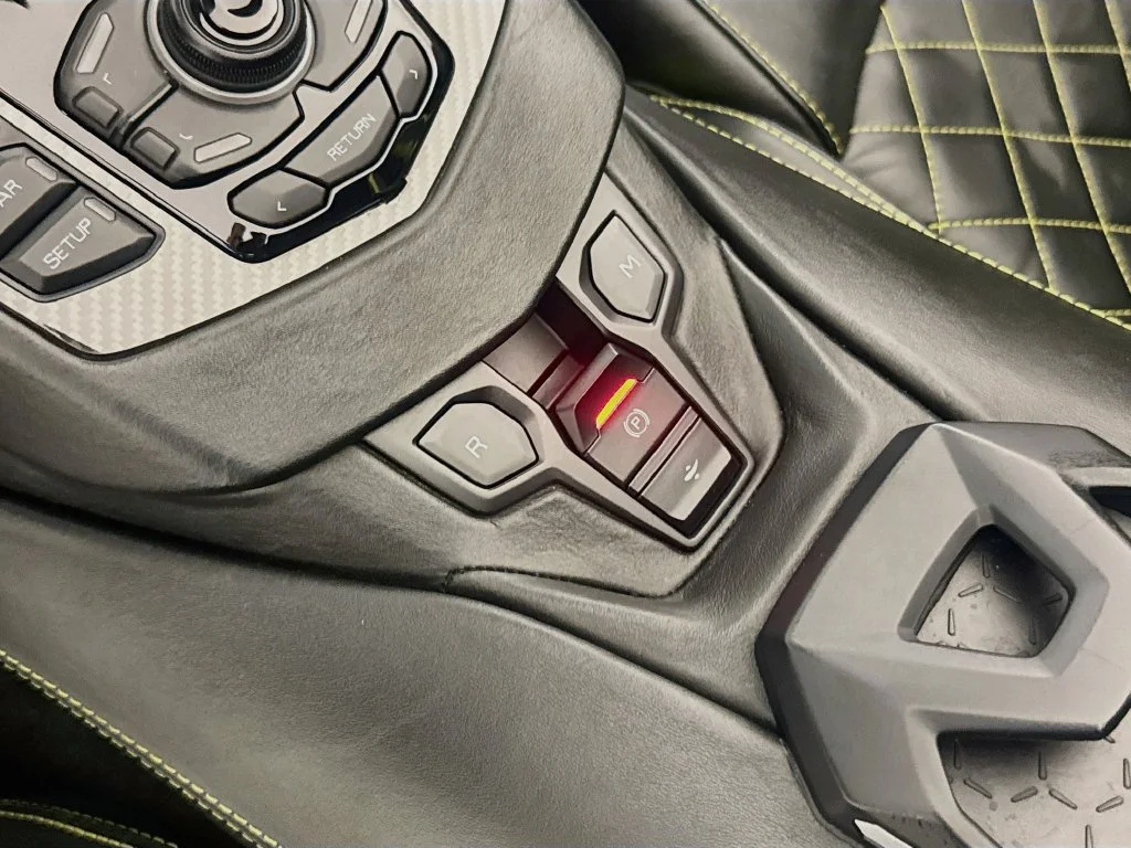 Used 2019  Lamborghini Base image 17