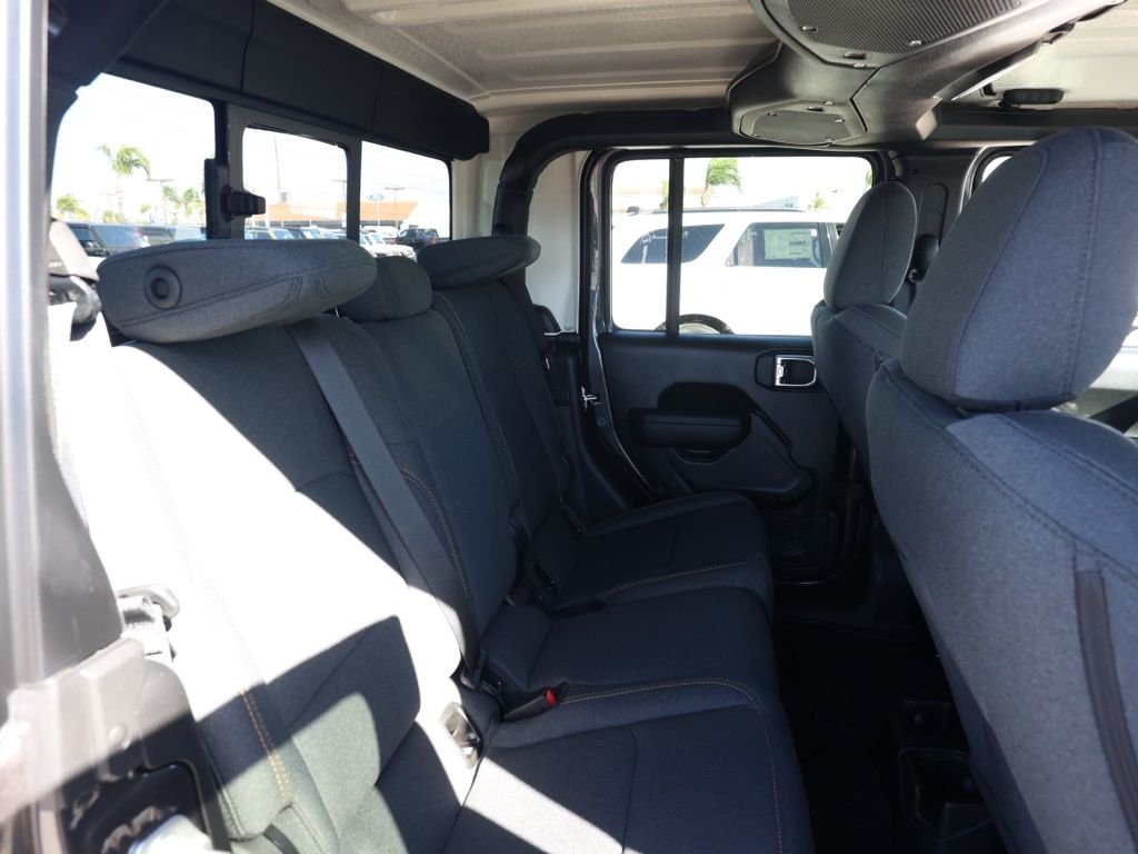 New 2026 Granite Crystal Metallic Clear-Coat Exterior Paint Jeep Sport S image 16