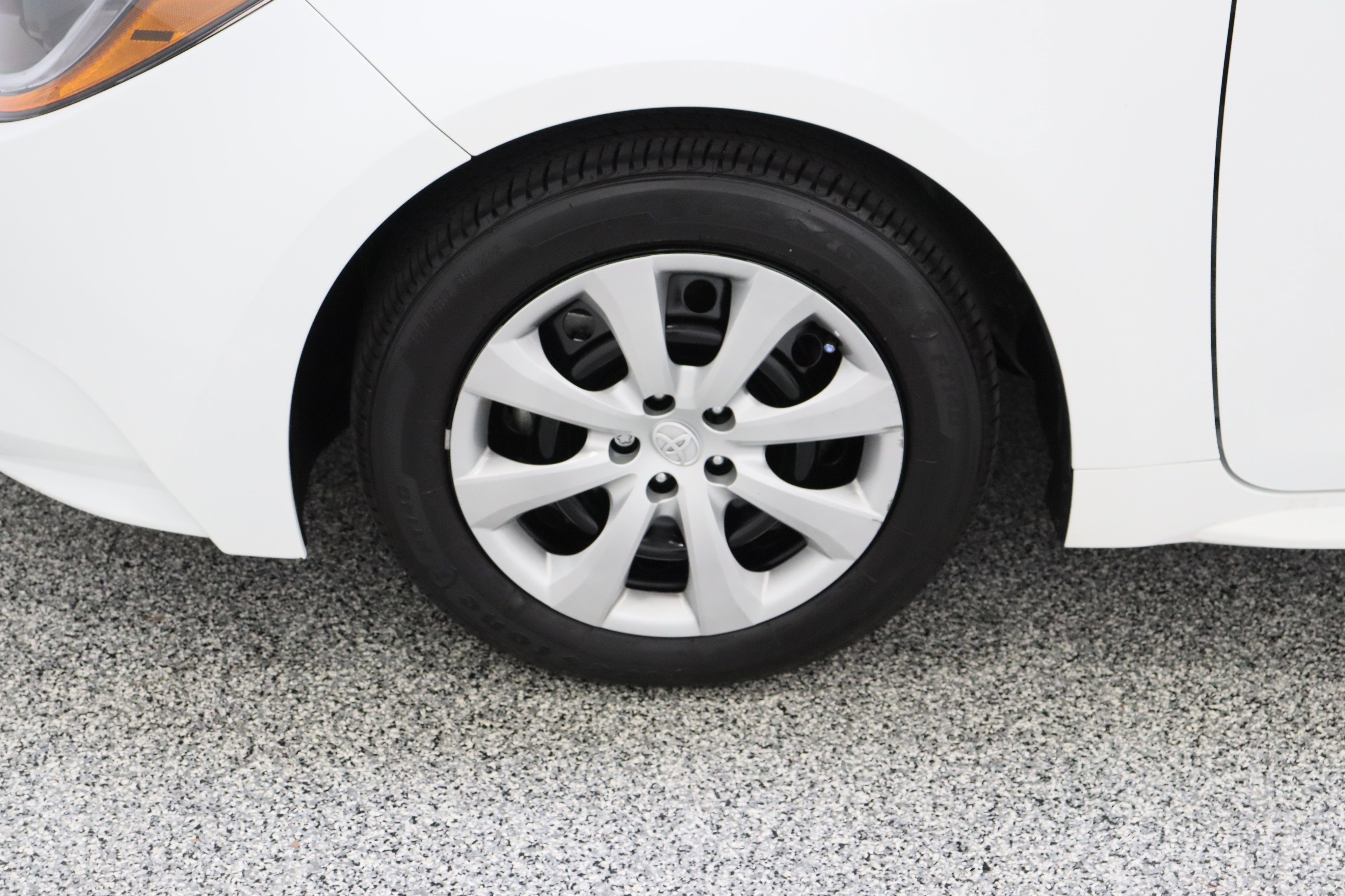 Used 2025 Ice Cap Toyota LE 2.0L image 11