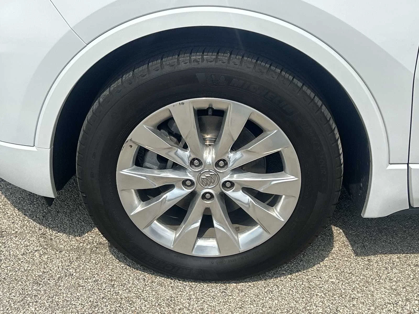 Used 2017 SUMMIT WHITE Buick Essence image 35
