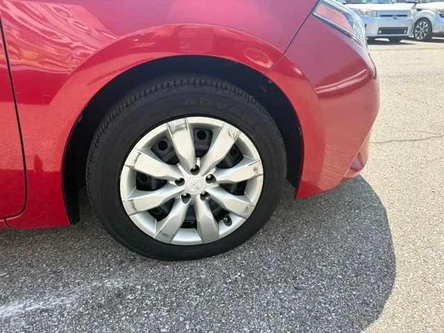 Used 2014 Red Toyota LE image 29