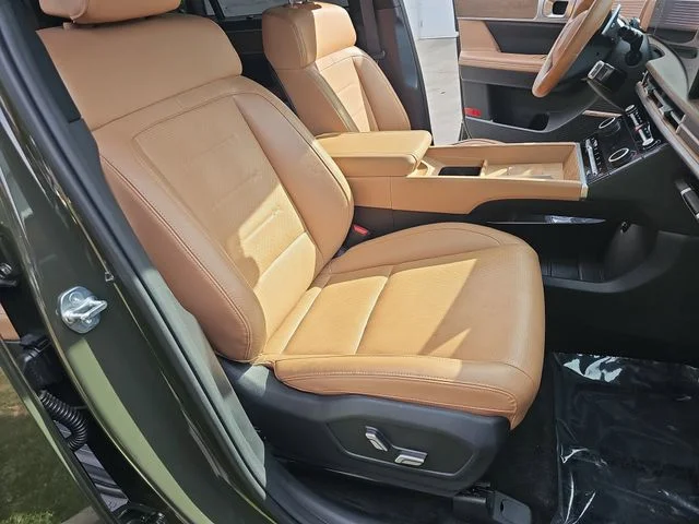 Used 2025 Green Hyundai Limited image 10